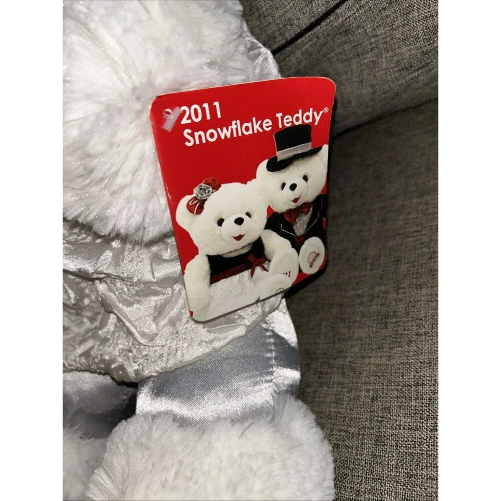 2011 Snowflake Teddy Bear, 25th Anniversary Edition.